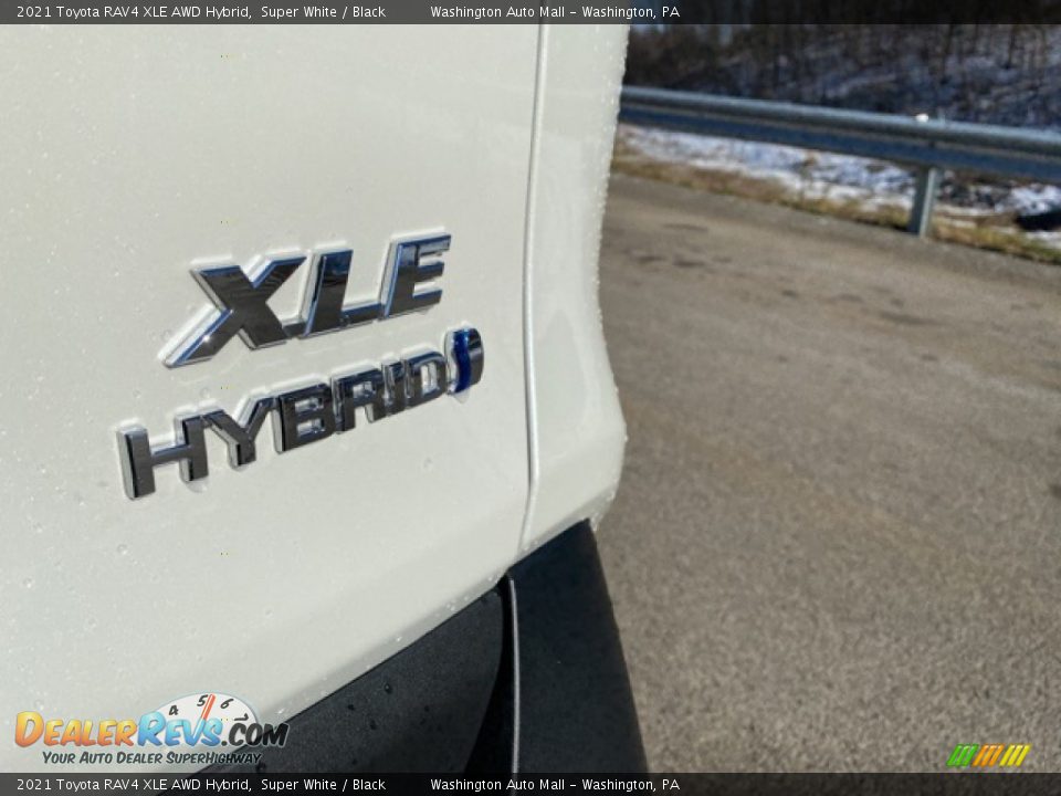 2021 Toyota RAV4 XLE AWD Hybrid Super White / Black Photo #23