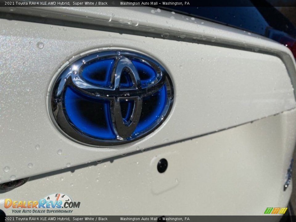 2021 Toyota RAV4 XLE AWD Hybrid Super White / Black Photo #26