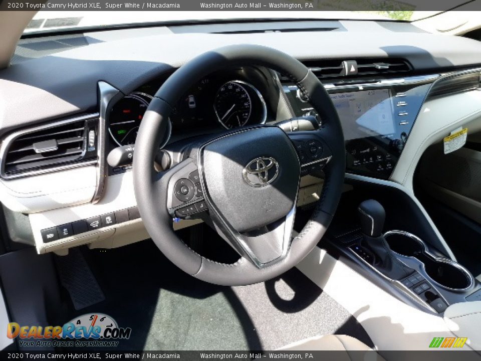 2020 Toyota Camry Hybrid XLE Super White / Macadamia Photo #3