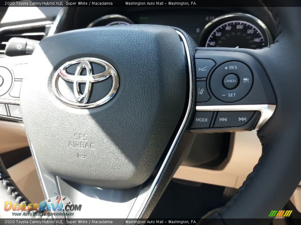 2020 Toyota Camry Hybrid XLE Super White / Macadamia Photo #10
