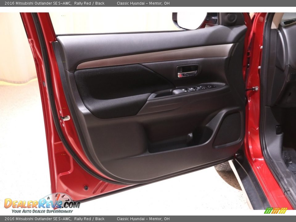 Door Panel of 2016 Mitsubishi Outlander SE S-AWC Photo #4