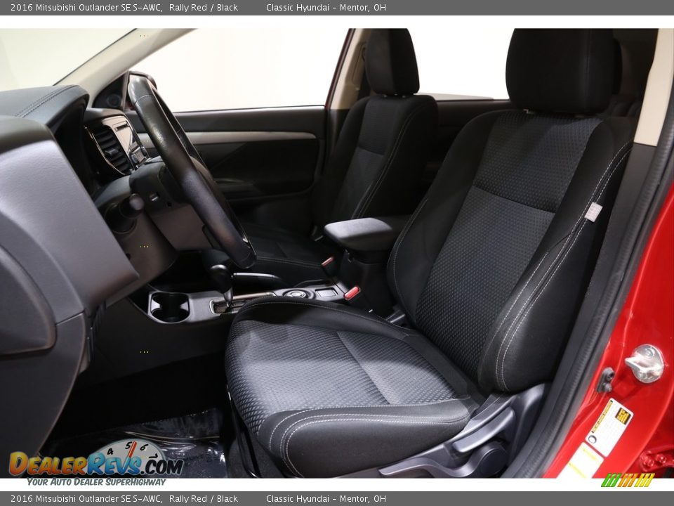 Front Seat of 2016 Mitsubishi Outlander SE S-AWC Photo #5