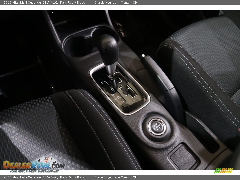 2016 Mitsubishi Outlander SE S-AWC Shifter Photo #11