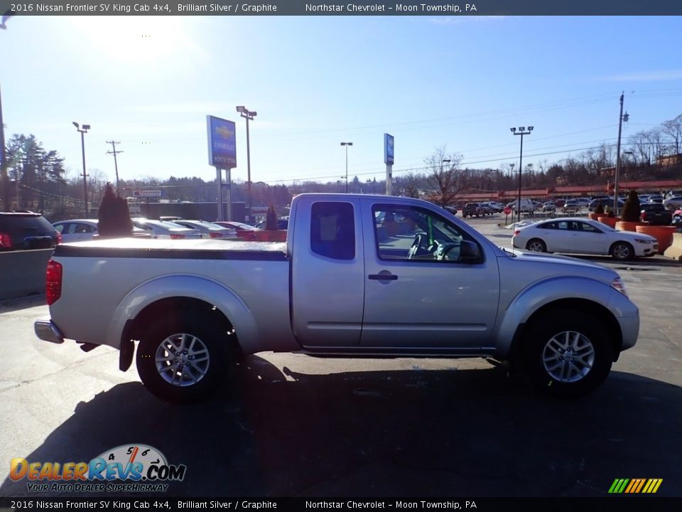 2016 Nissan Frontier SV King Cab 4x4 Brilliant Silver / Graphite Photo #9