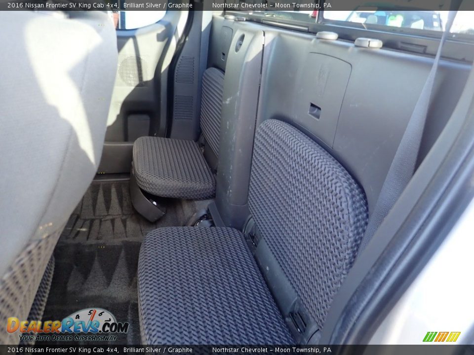 2016 Nissan Frontier SV King Cab 4x4 Brilliant Silver / Graphite Photo #20