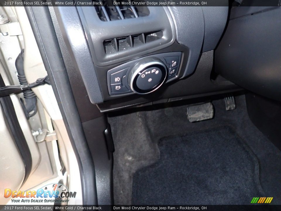 2017 Ford Focus SEL Sedan White Gold / Charcoal Black Photo #22