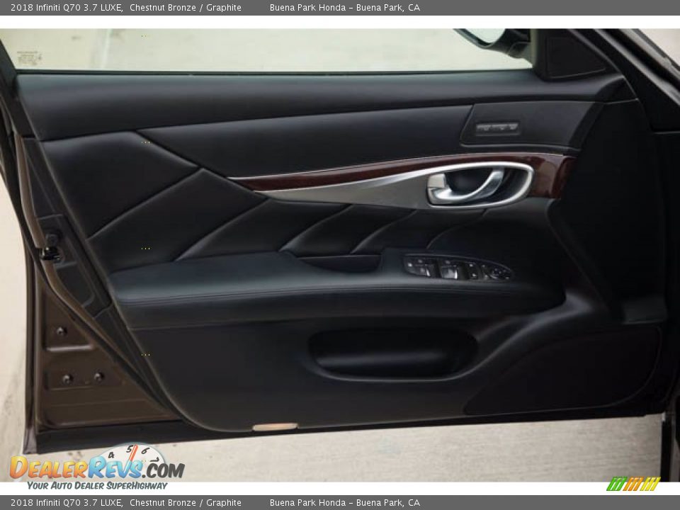 Door Panel of 2018 Infiniti Q70 3.7 LUXE Photo #29