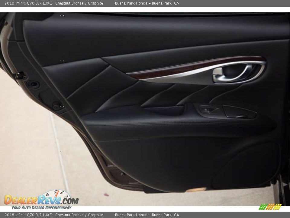 Door Panel of 2018 Infiniti Q70 3.7 LUXE Photo #31