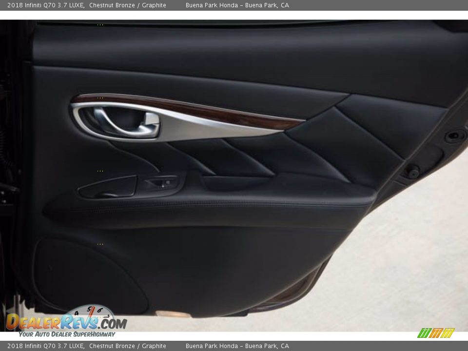 Door Panel of 2018 Infiniti Q70 3.7 LUXE Photo #32