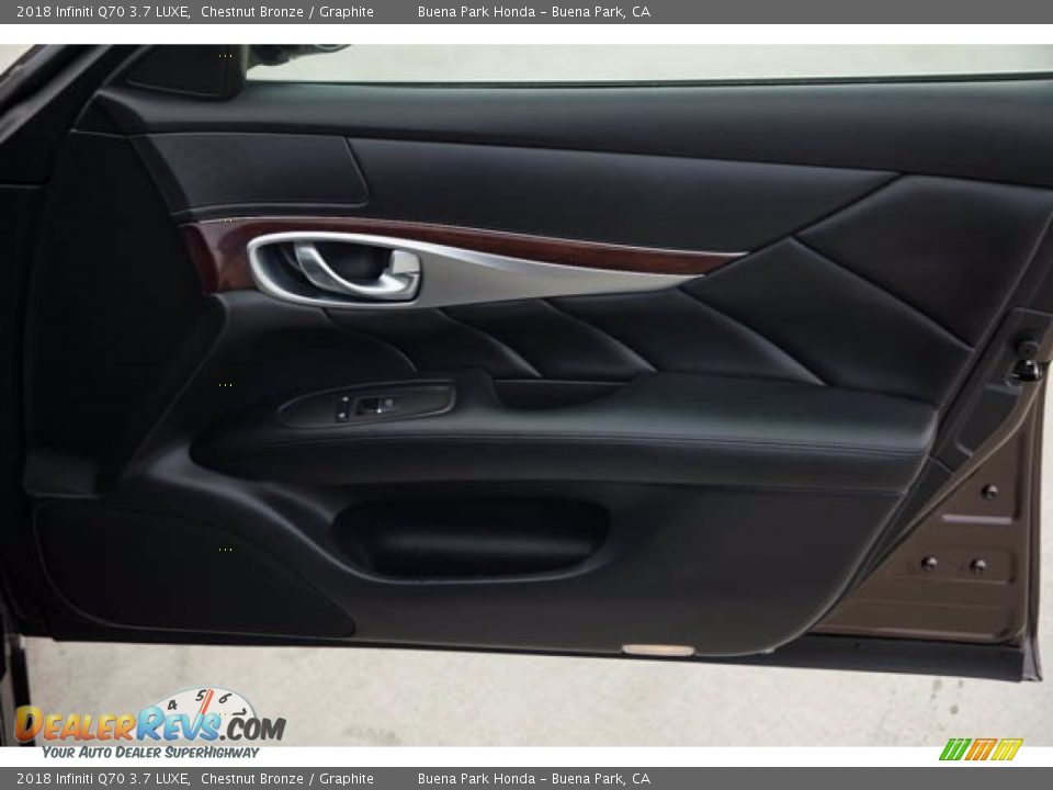 Door Panel of 2018 Infiniti Q70 3.7 LUXE Photo #33