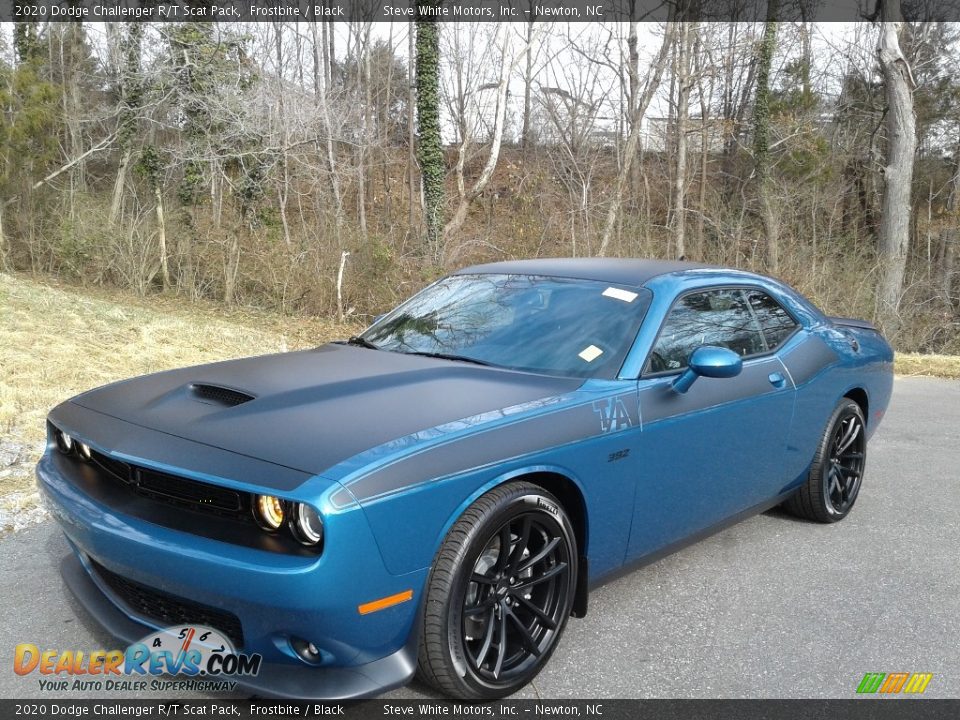 Front 3/4 View of 2020 Dodge Challenger R/T Scat Pack Photo #3
