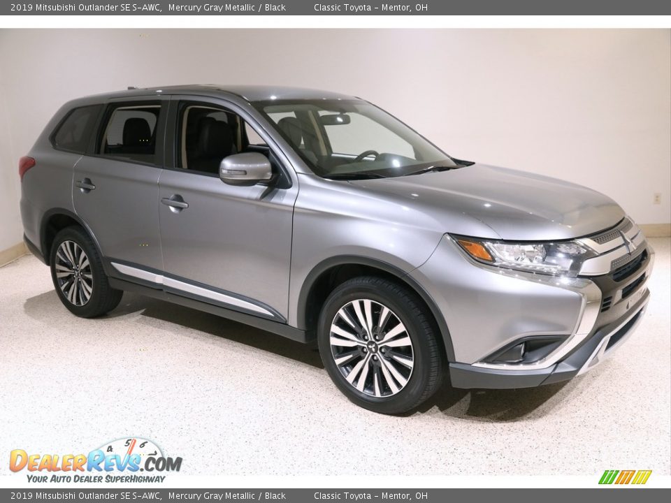 Front 3/4 View of 2019 Mitsubishi Outlander SE S-AWC Photo #1