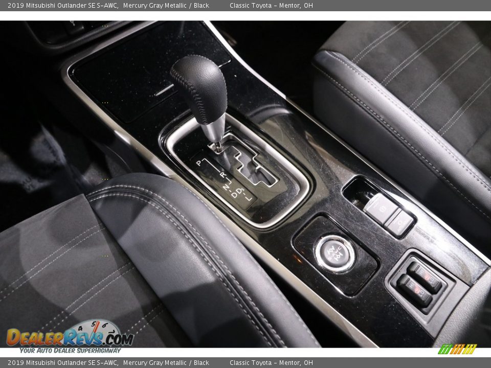 2019 Mitsubishi Outlander SE S-AWC Shifter Photo #15