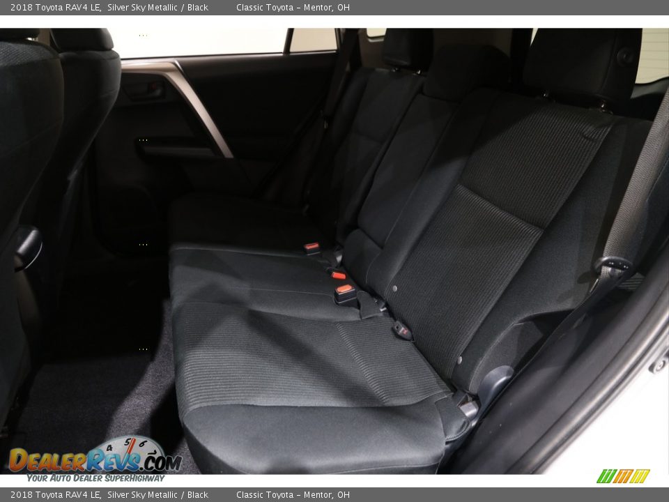 2018 Toyota RAV4 LE Silver Sky Metallic / Black Photo #17