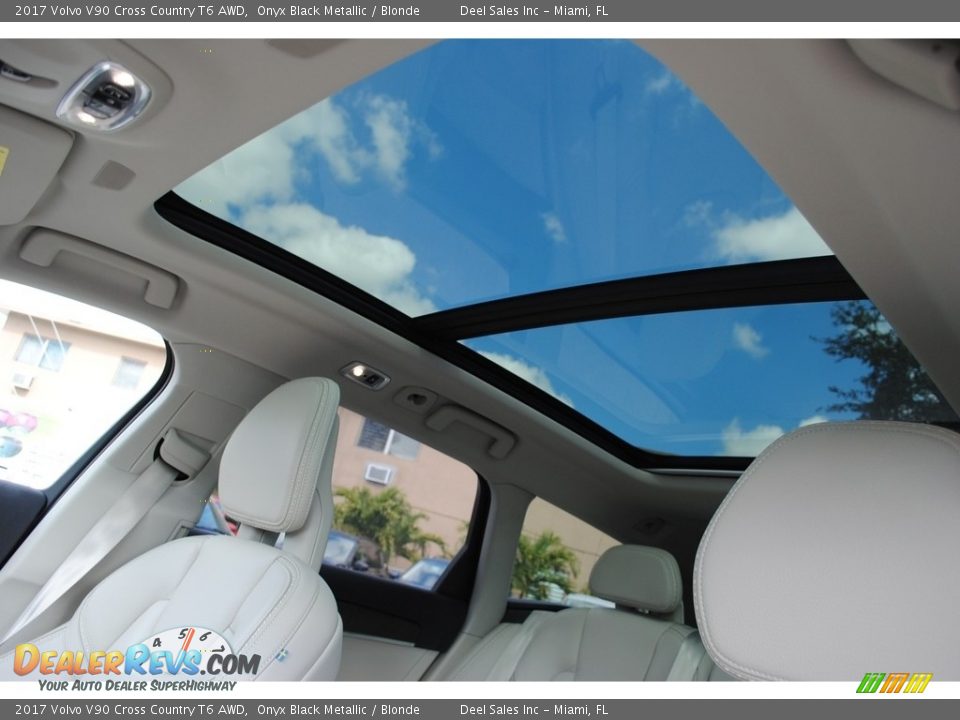 Sunroof of 2017 Volvo V90 Cross Country T6 AWD Photo #17