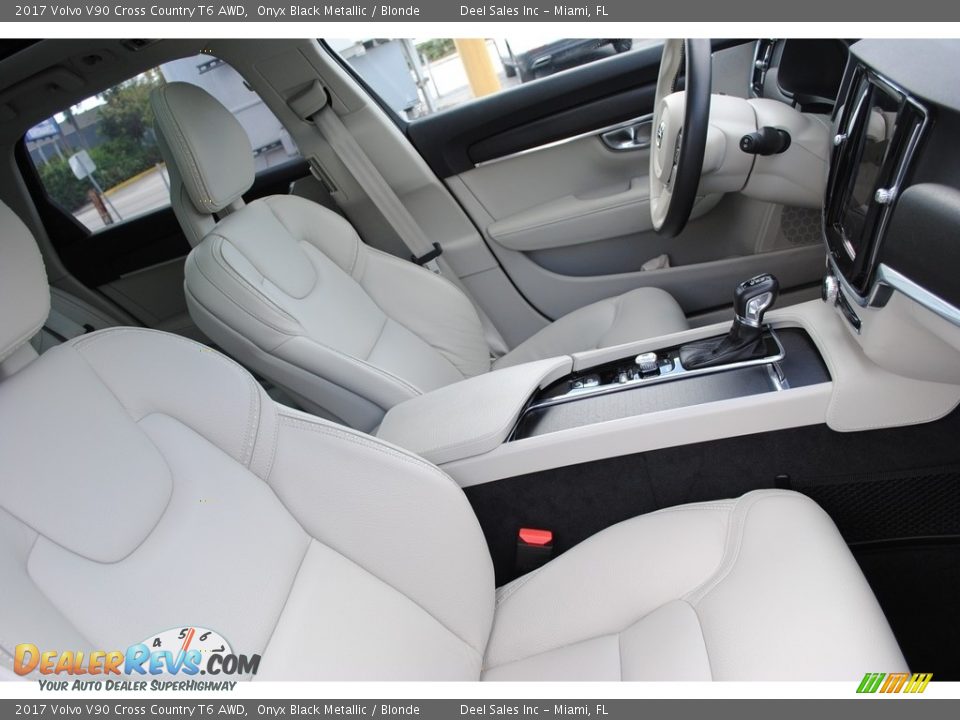 Front Seat of 2017 Volvo V90 Cross Country T6 AWD Photo #19