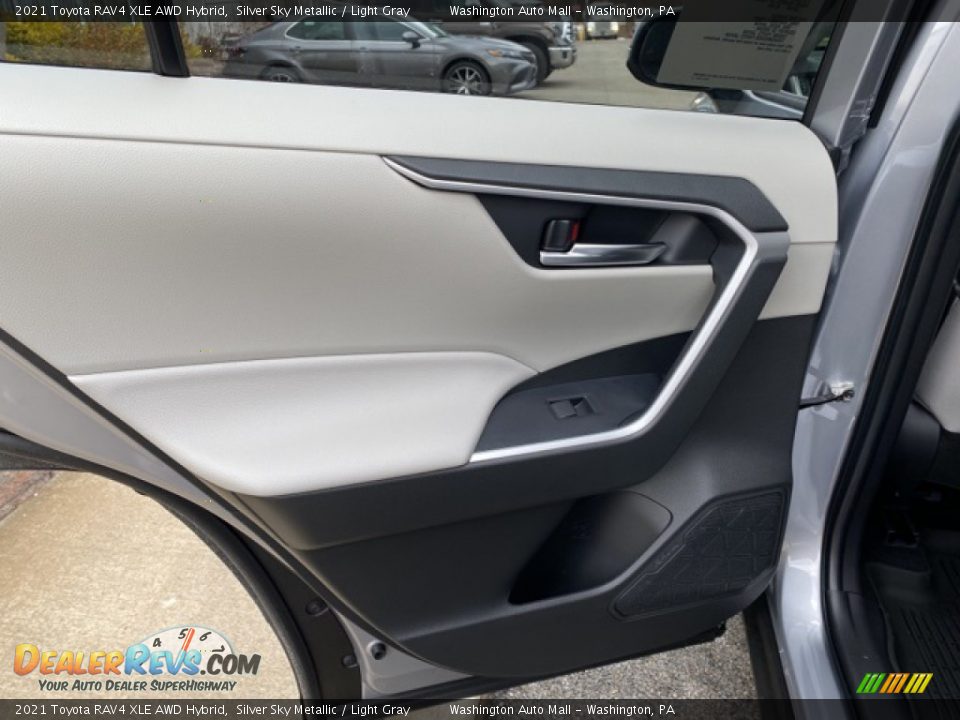 2021 Toyota RAV4 XLE AWD Hybrid Silver Sky Metallic / Light Gray Photo #30