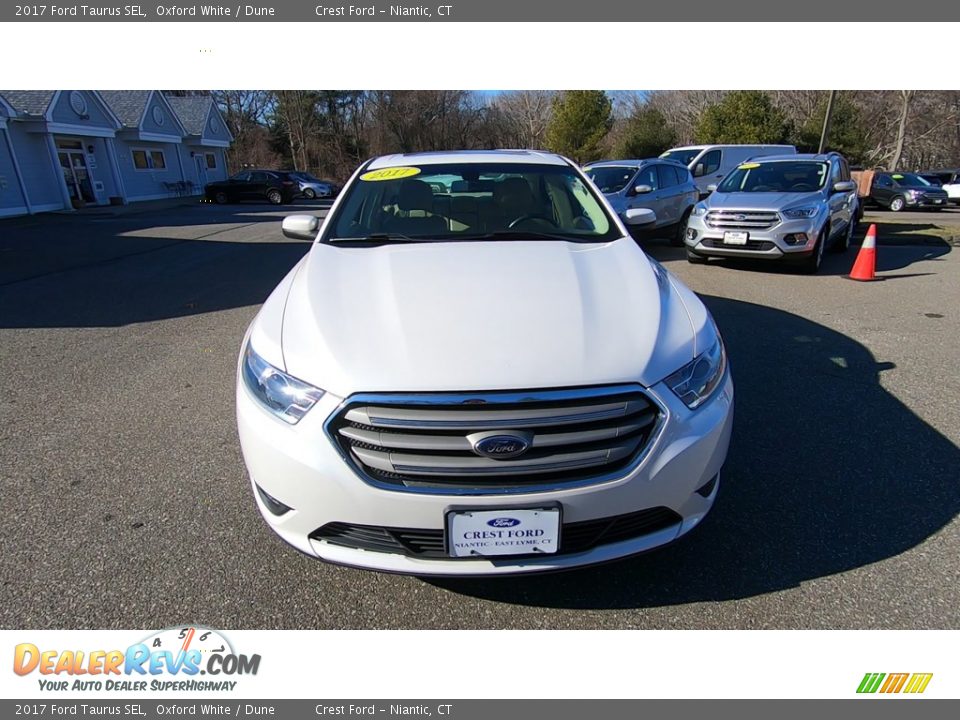 2017 Ford Taurus SEL Oxford White / Dune Photo #2