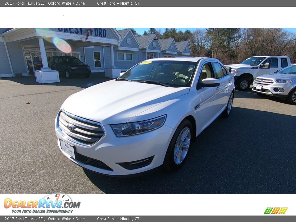 2017 Ford Taurus SEL Oxford White / Dune Photo #3