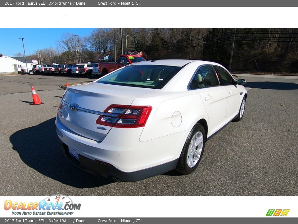 2017 Ford Taurus SEL Oxford White / Dune Photo #7