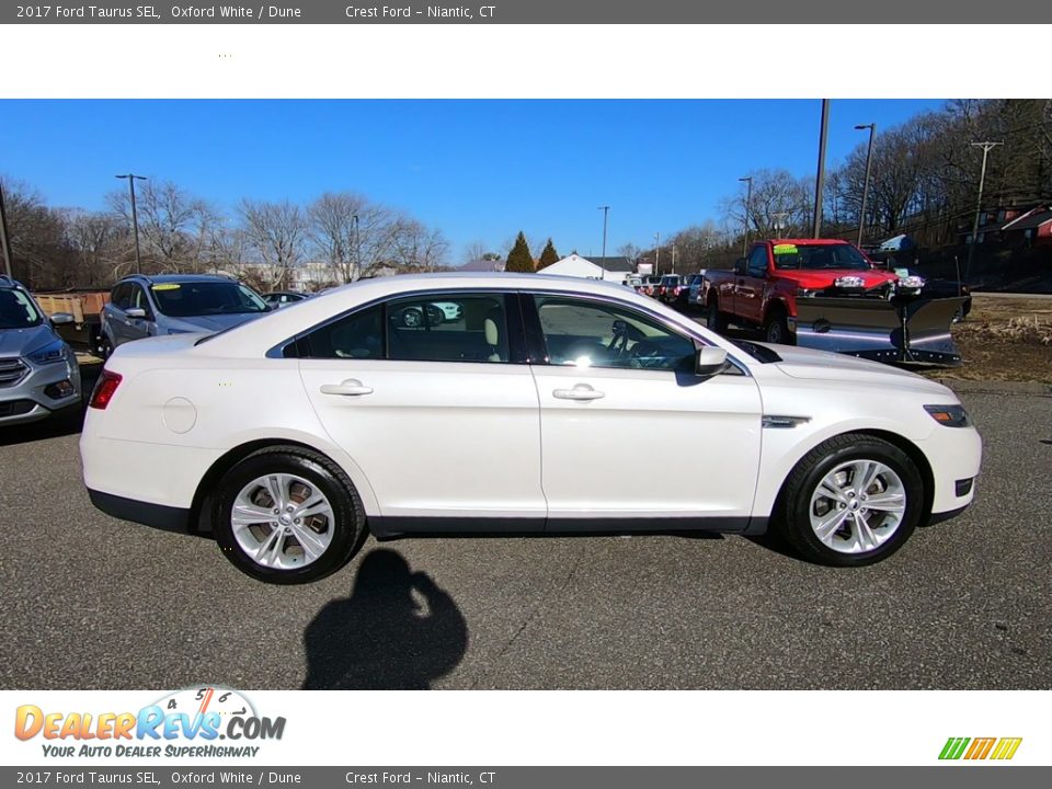 2017 Ford Taurus SEL Oxford White / Dune Photo #8