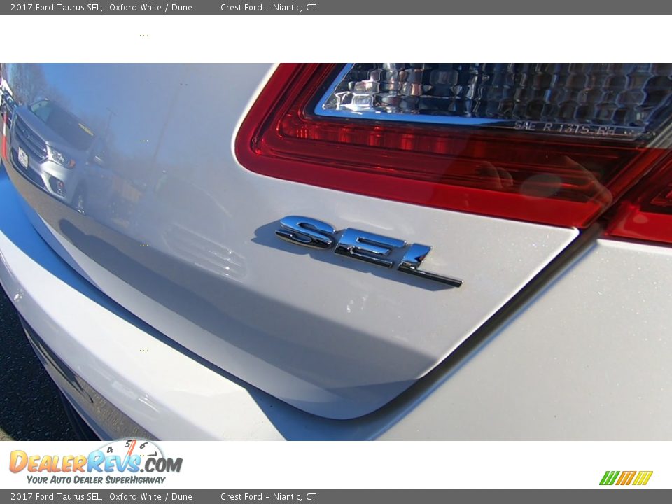 2017 Ford Taurus SEL Oxford White / Dune Photo #9