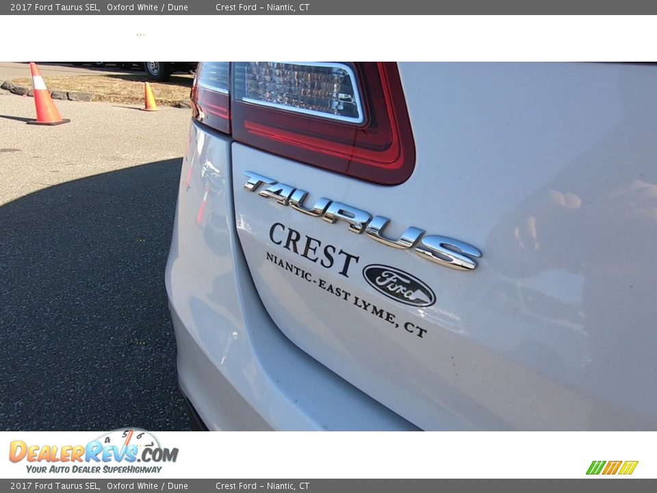 2017 Ford Taurus SEL Oxford White / Dune Photo #10