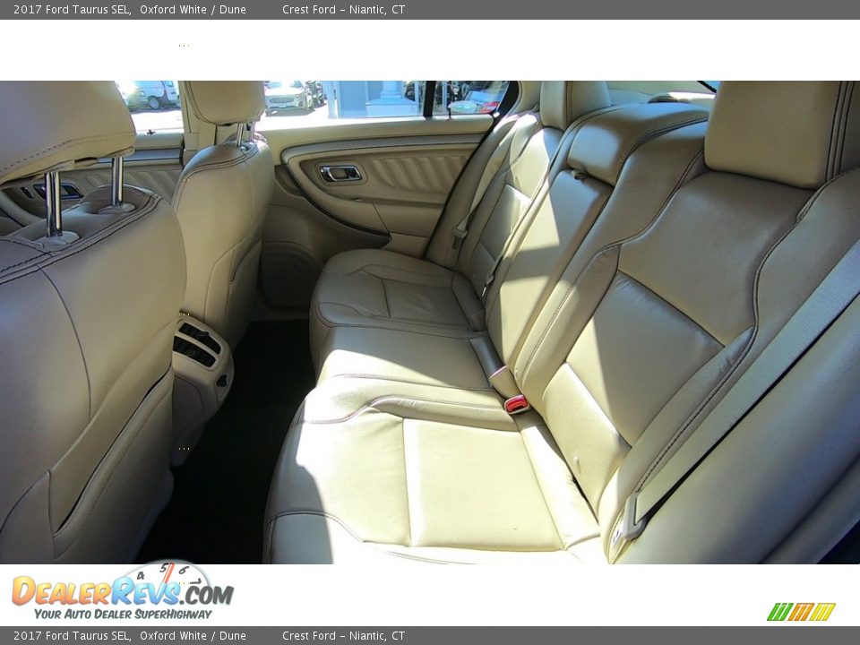 2017 Ford Taurus SEL Oxford White / Dune Photo #19