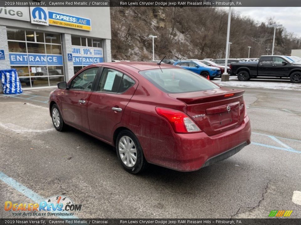 2019 Nissan Versa SV Cayenne Red Metallic / Charcoal Photo #5