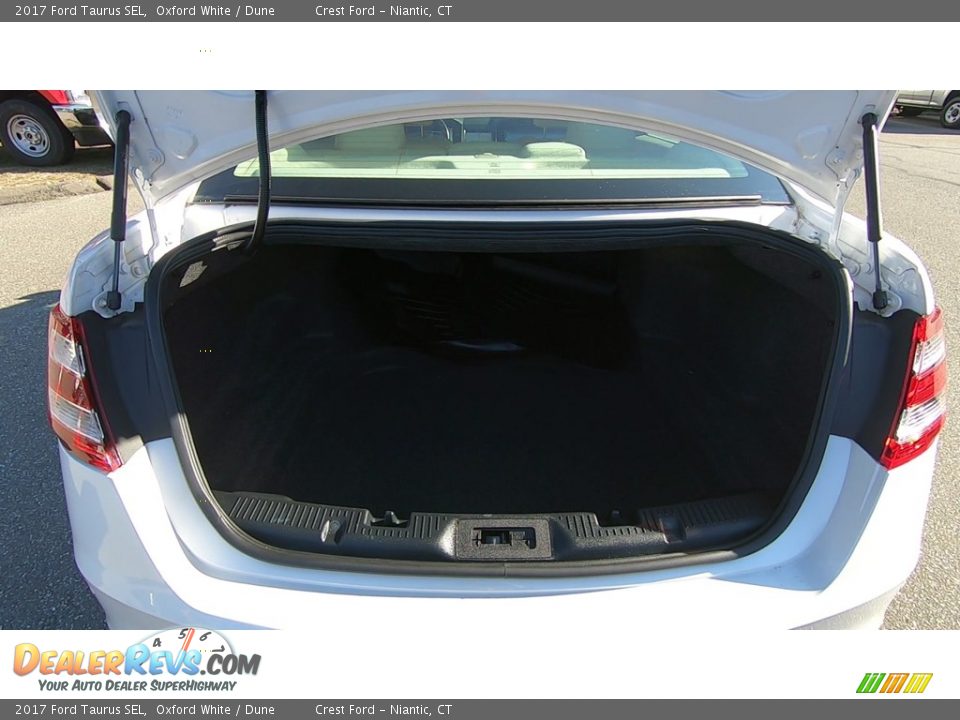 2017 Ford Taurus SEL Oxford White / Dune Photo #22