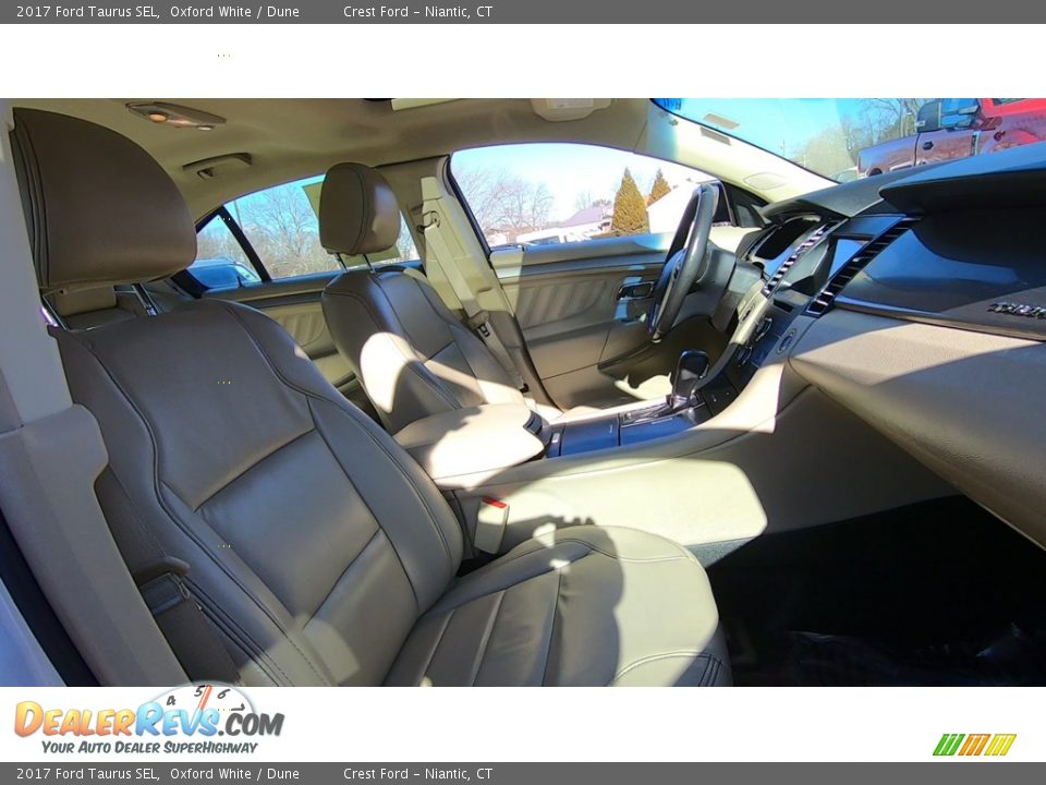 2017 Ford Taurus SEL Oxford White / Dune Photo #25