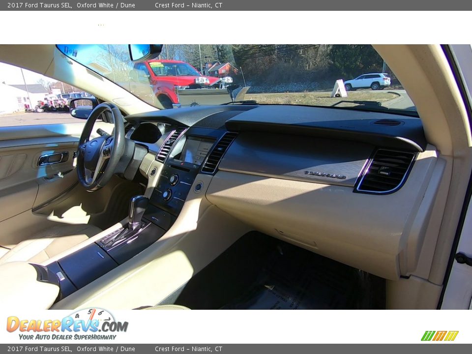 2017 Ford Taurus SEL Oxford White / Dune Photo #26