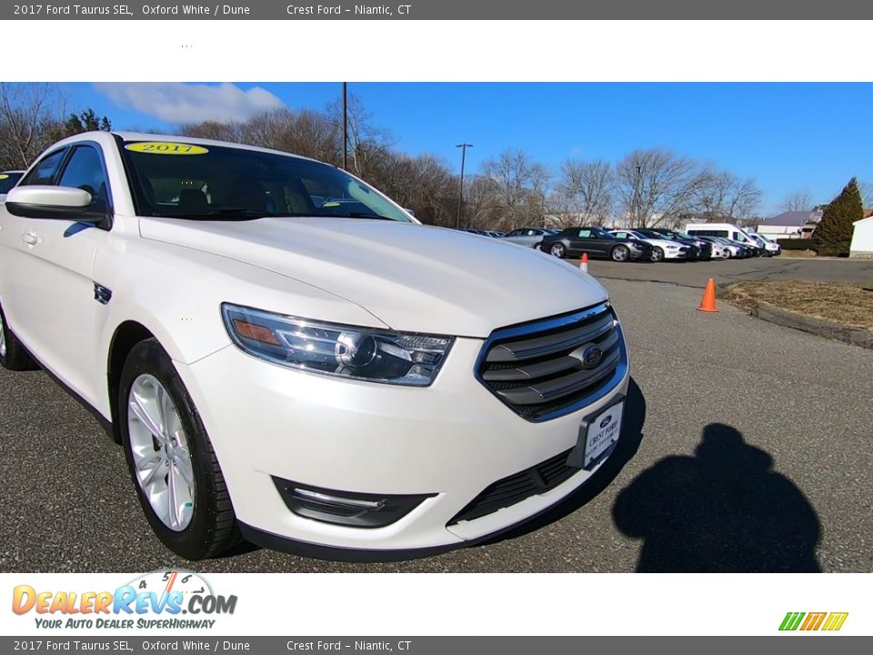 2017 Ford Taurus SEL Oxford White / Dune Photo #28