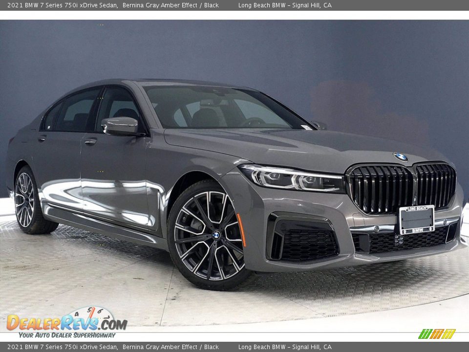 Front 3/4 View of 2021 BMW 7 Series 750i xDrive Sedan Photo #19