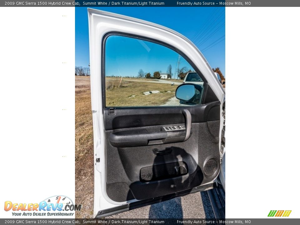 Door Panel of 2009 GMC Sierra 1500 Hybrid Crew Cab Photo #21