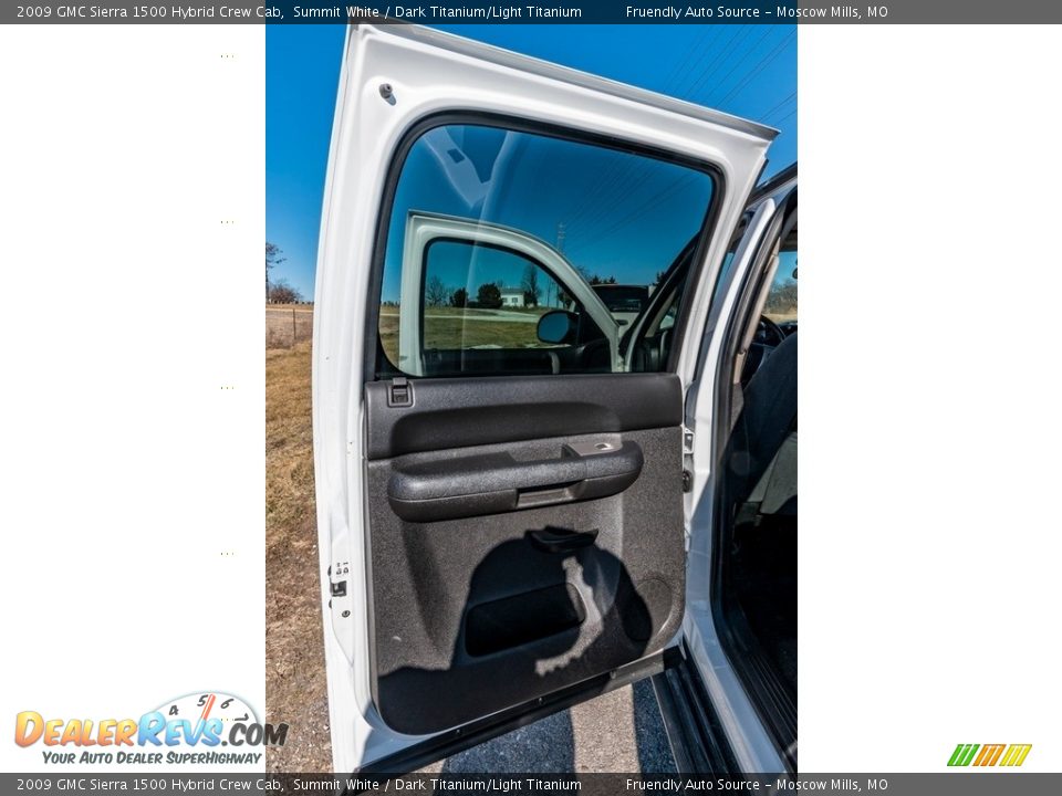 Door Panel of 2009 GMC Sierra 1500 Hybrid Crew Cab Photo #22
