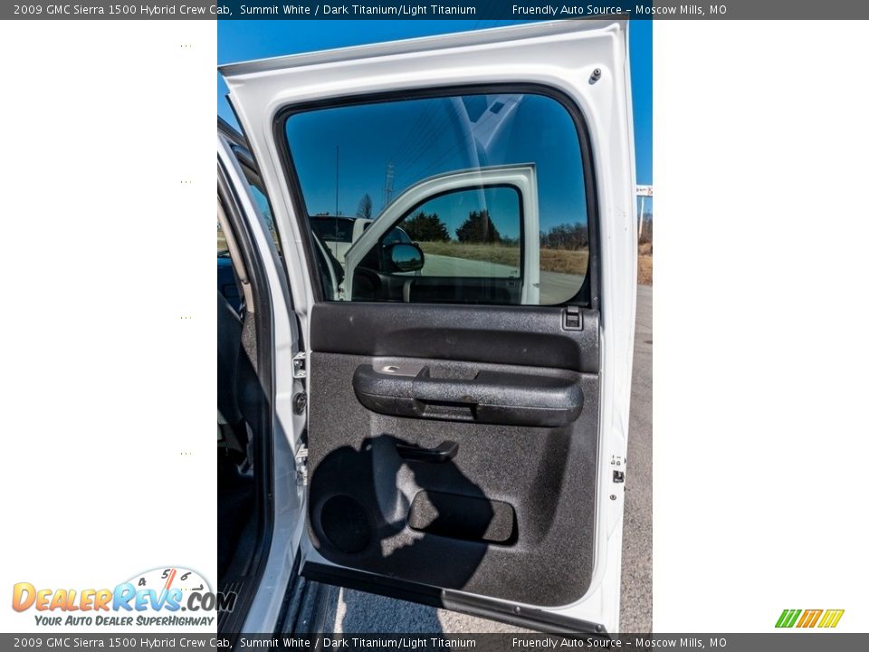 Door Panel of 2009 GMC Sierra 1500 Hybrid Crew Cab Photo #28