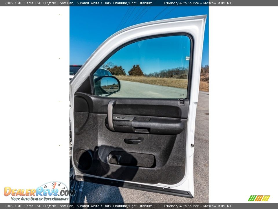 Door Panel of 2009 GMC Sierra 1500 Hybrid Crew Cab Photo #29