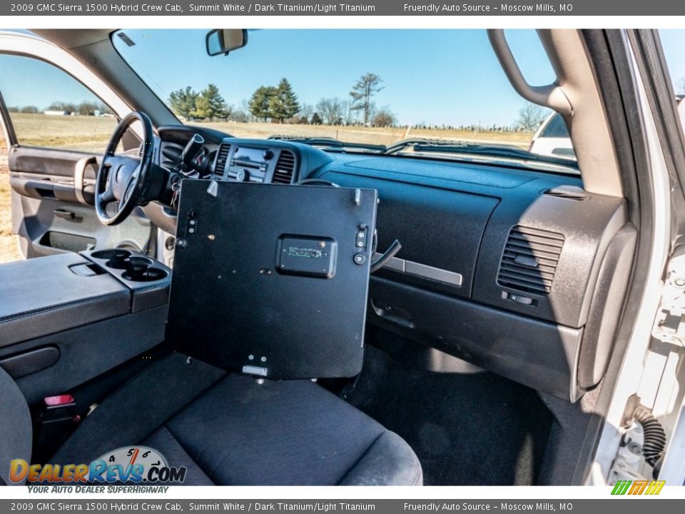 Front Seat of 2009 GMC Sierra 1500 Hybrid Crew Cab Photo #30