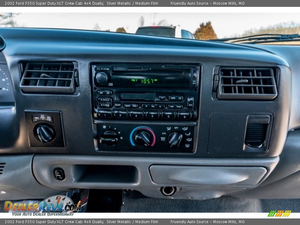 Controls of 2002 Ford F350 Super Duty XLT Crew Cab 4x4 Dually Photo #35