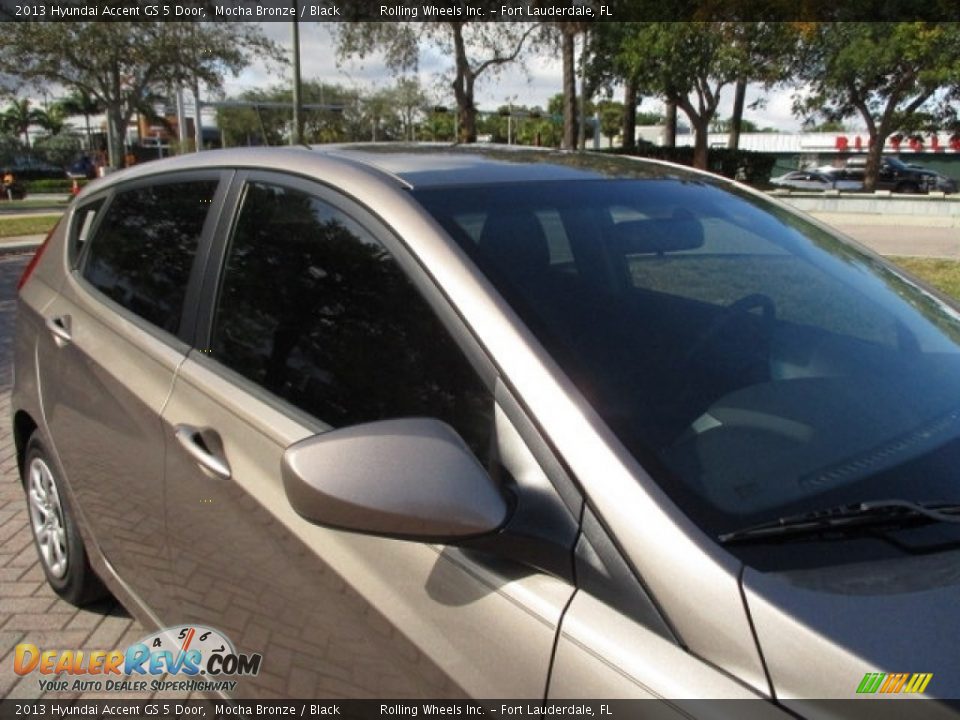 2013 Hyundai Accent GS 5 Door Mocha Bronze / Black Photo #19