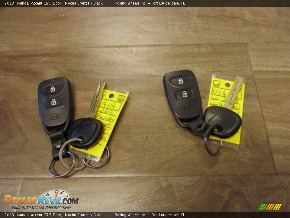 2013 Hyundai Accent GS 5 Door Mocha Bronze / Black Photo #20