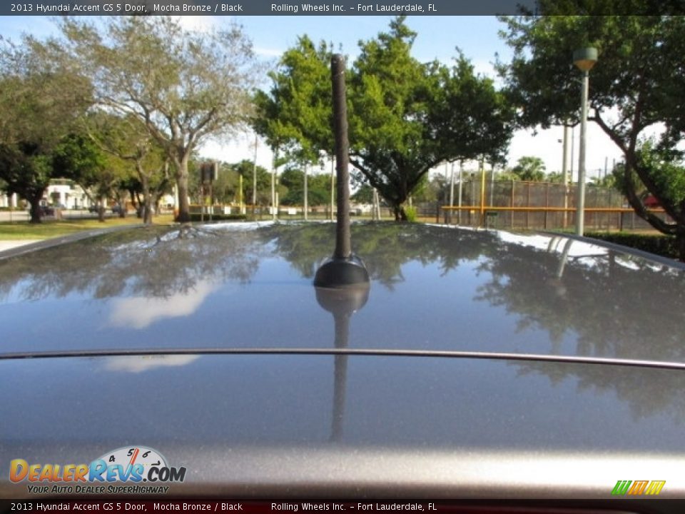 2013 Hyundai Accent GS 5 Door Mocha Bronze / Black Photo #21