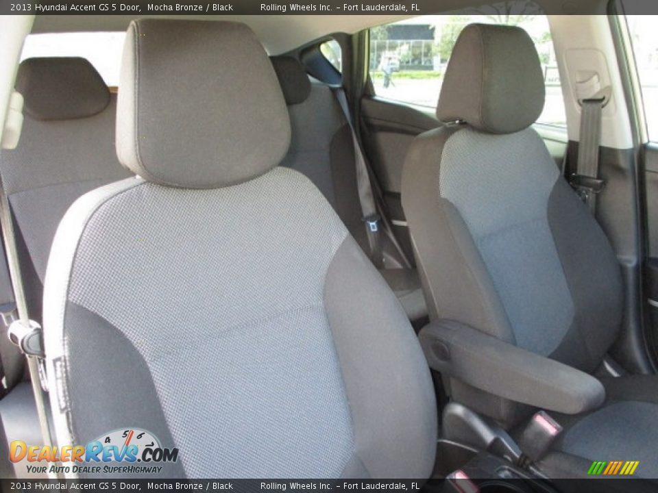 2013 Hyundai Accent GS 5 Door Mocha Bronze / Black Photo #25