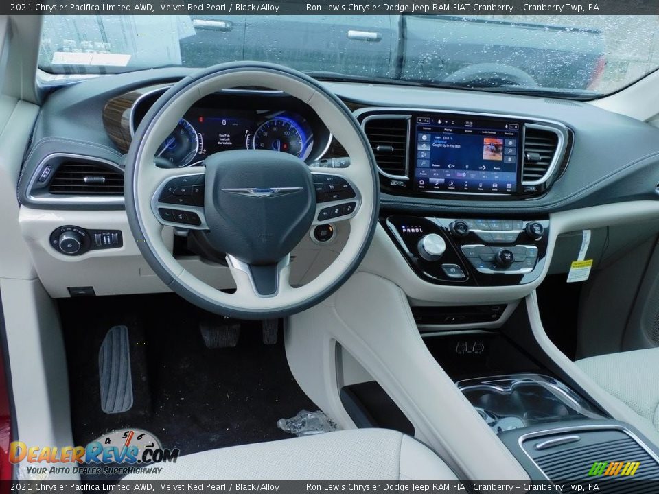 Dashboard of 2021 Chrysler Pacifica Limited AWD Photo #15