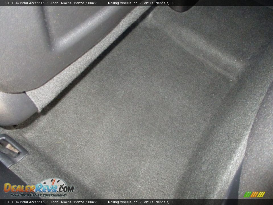 2013 Hyundai Accent GS 5 Door Mocha Bronze / Black Photo #26