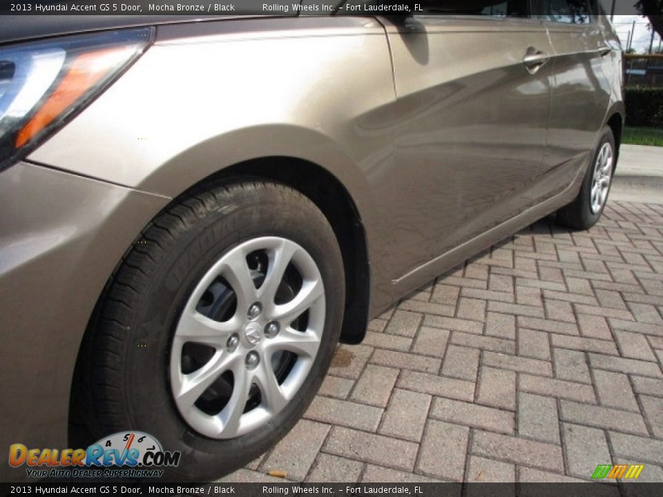 2013 Hyundai Accent GS 5 Door Mocha Bronze / Black Photo #33