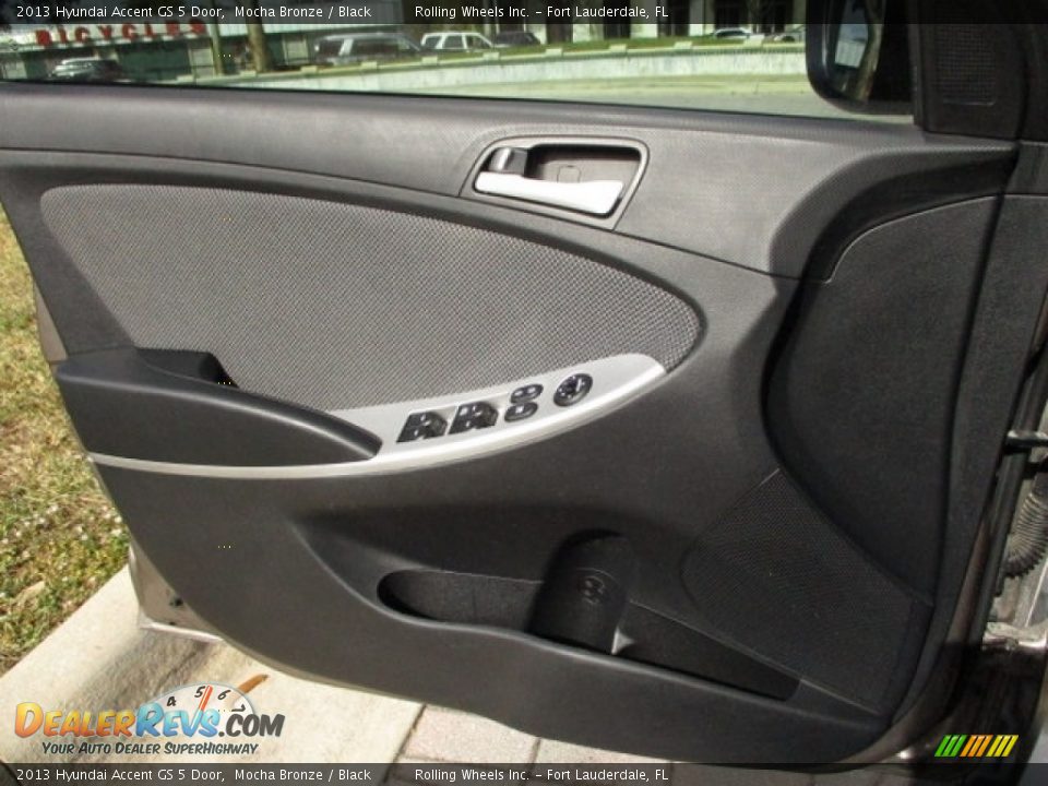 2013 Hyundai Accent GS 5 Door Mocha Bronze / Black Photo #36