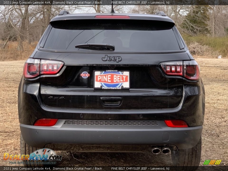 2021 Jeep Compass Latitude 4x4 Diamond Black Crystal Pearl / Black Photo #7