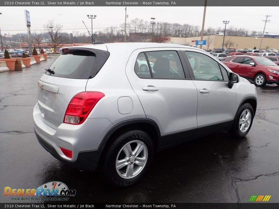 2019 Chevrolet Trax LS Silver Ice Metallic / Jet Black Photo #9